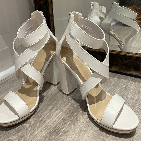 White open toe heels - Picture 3 of 3